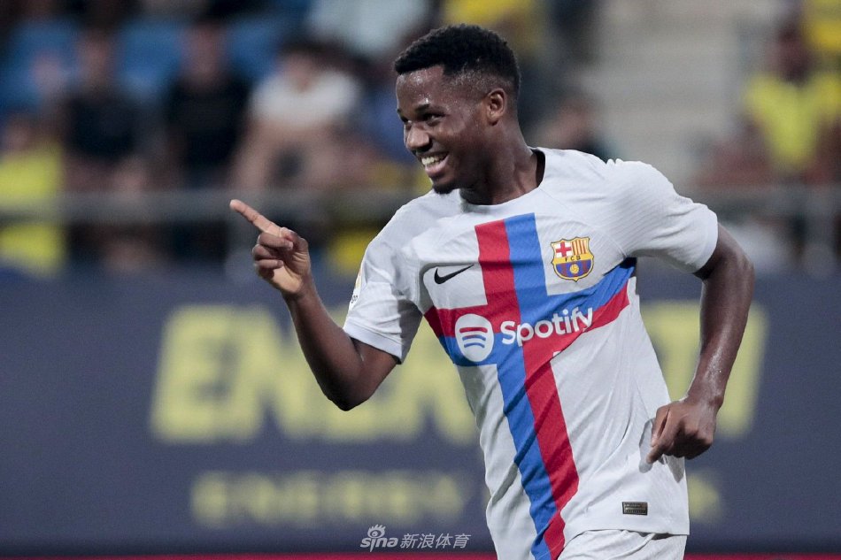 凭借轻巧的 凭借轻巧的